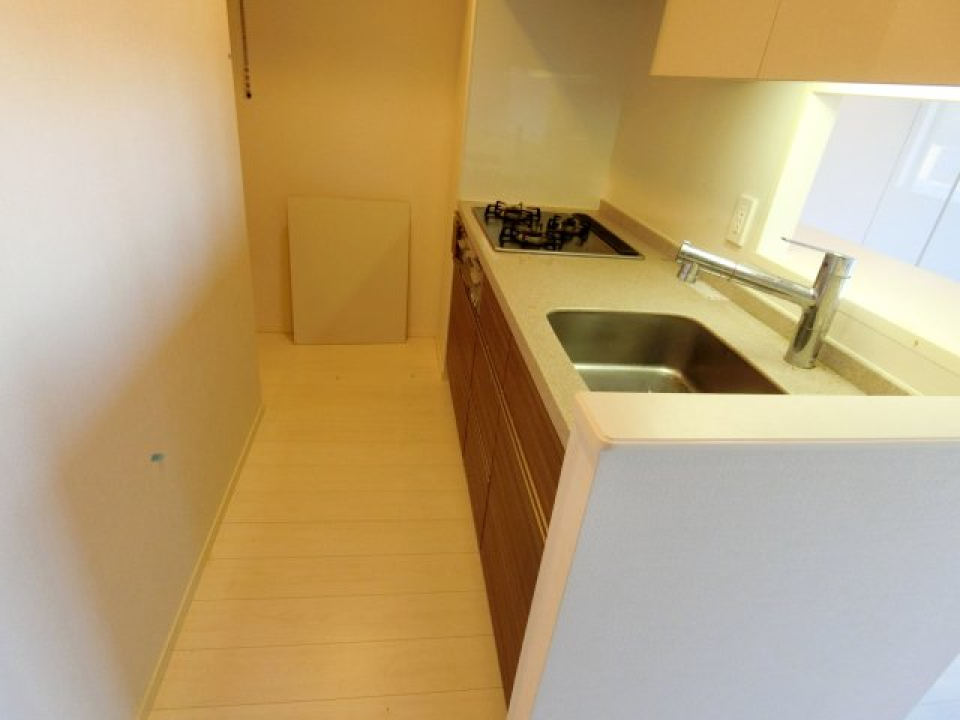 3口のガスコンロが導入されたキッチンです。