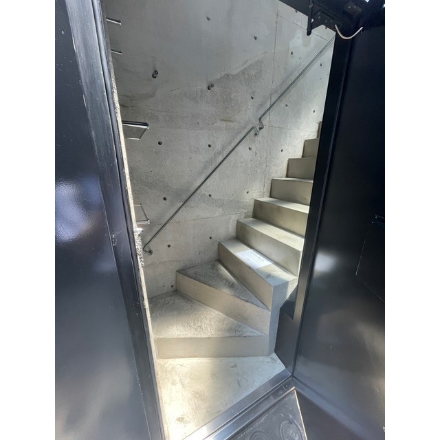 どんな空間が待っているのだろう？と期待が高まる階段