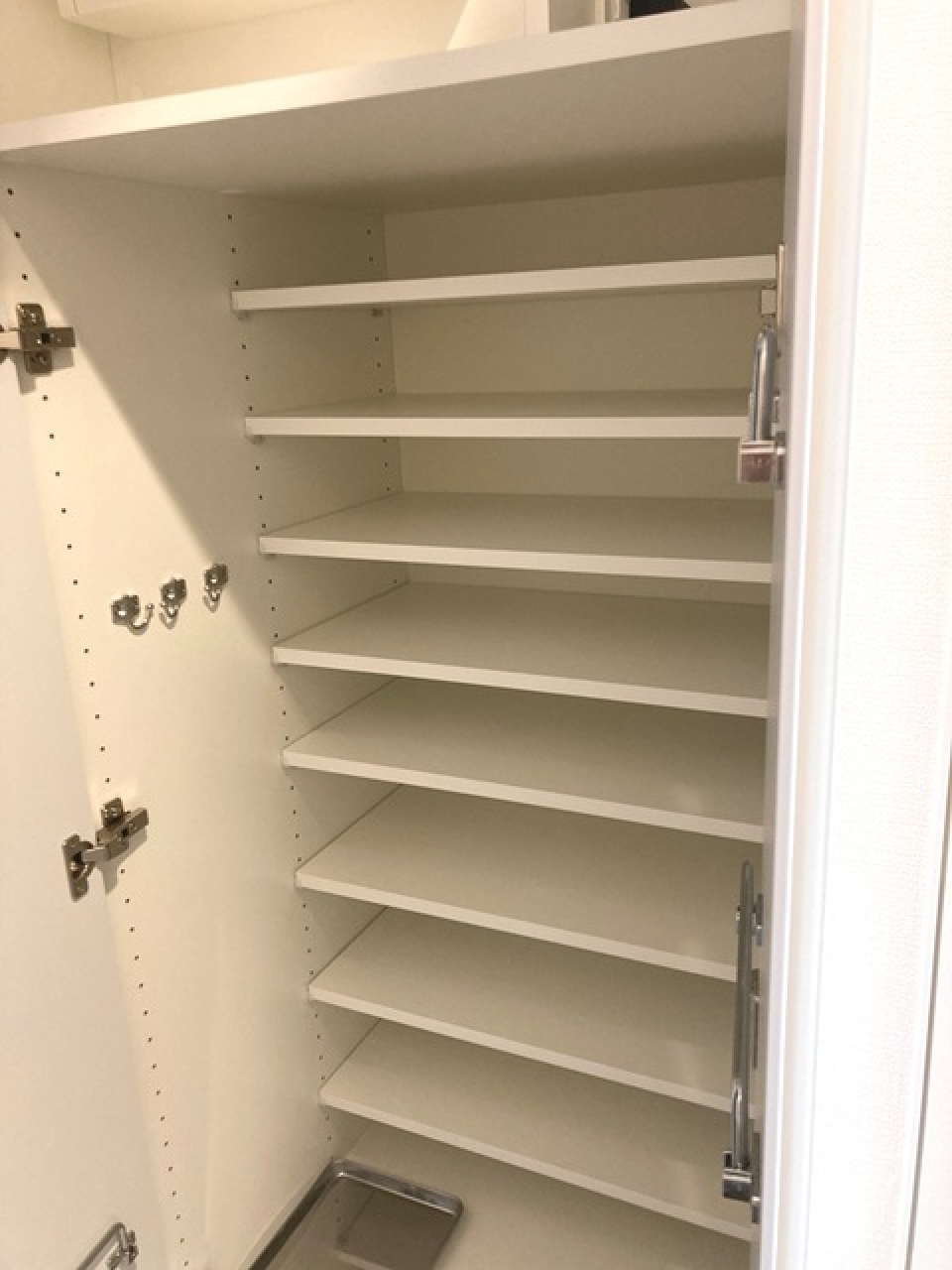 シューズボックスを開けた時の様子。※写真は同タイプ住戸です。