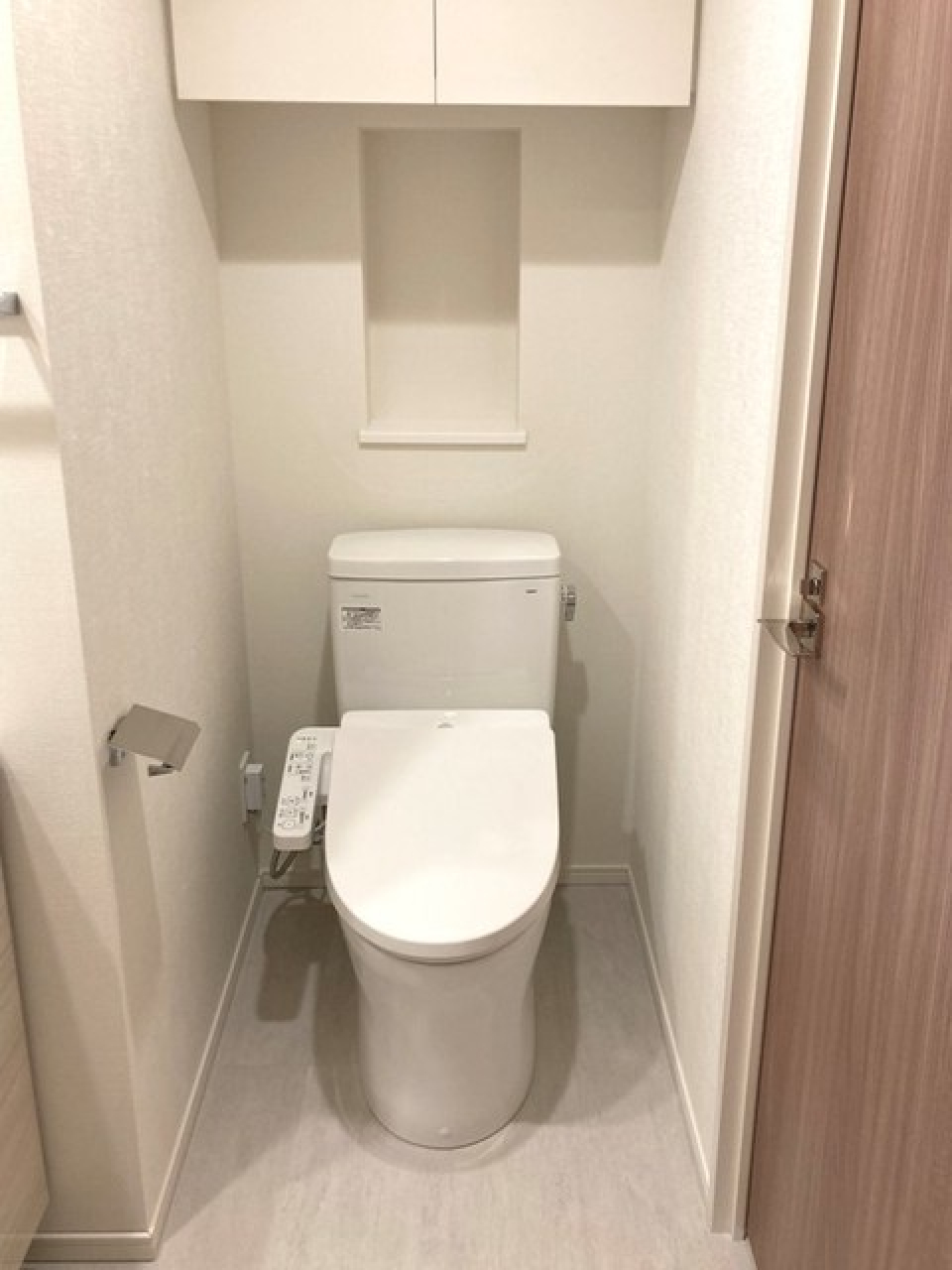 棚があるので掃除用具など整理整頓しやすそうですね。※写真は同タイプ住戸です。