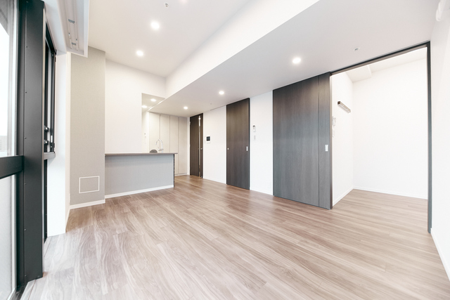 隣の洋室の扉を開放して、さらに広くすることも！
※写真は同タイプ住戸です。