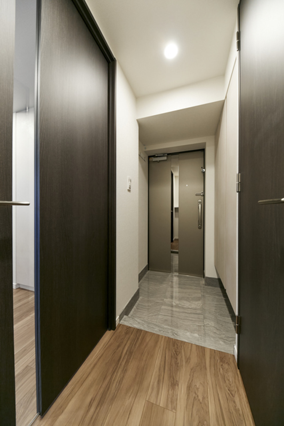 玄関の様子
※写真は同タイプ住戸です。