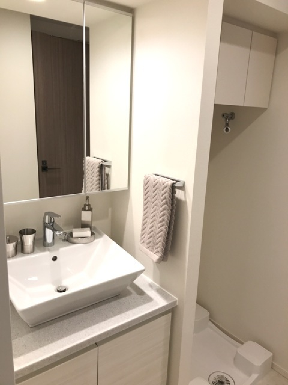 スタイリッシュな独立洗面台。※写真は同タイプ住戸です。