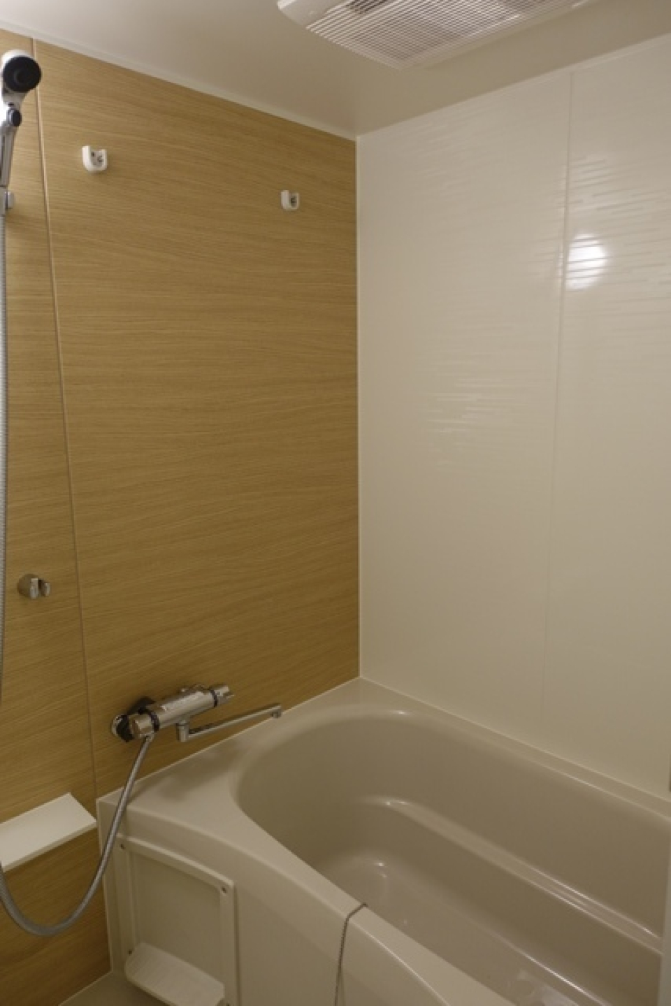 ナチュラルな雰囲気の浴室です。※写真は同タイプ住戸です。