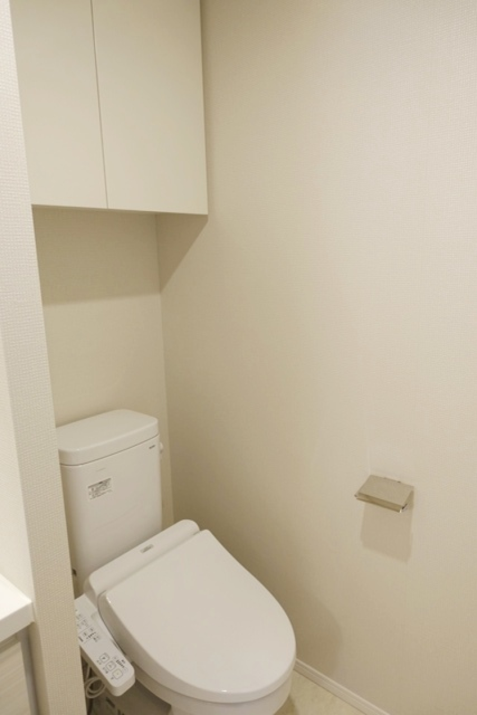 棚があるので掃除用具など整理整頓しやすそうですね。※写真は同タイプ住戸です。