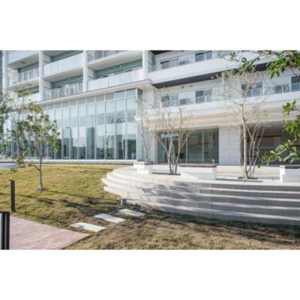 緑が感じられるエントランスが◎。