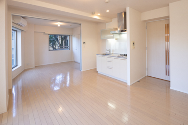 ゆとりがあるLDKに洋室がお隣同士です。※写真は同タイプ住戸です。