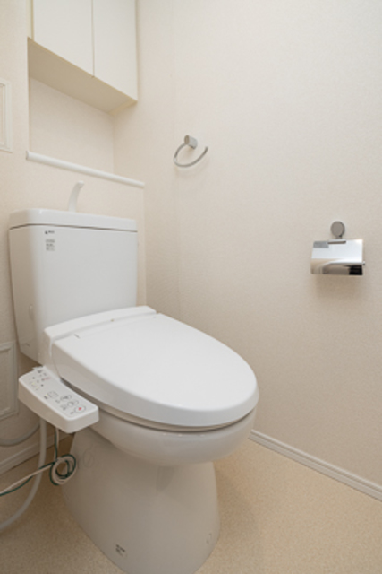 棚があるので掃除用具を整理整頓しやすそうです。※写真は同タイプ住戸です。