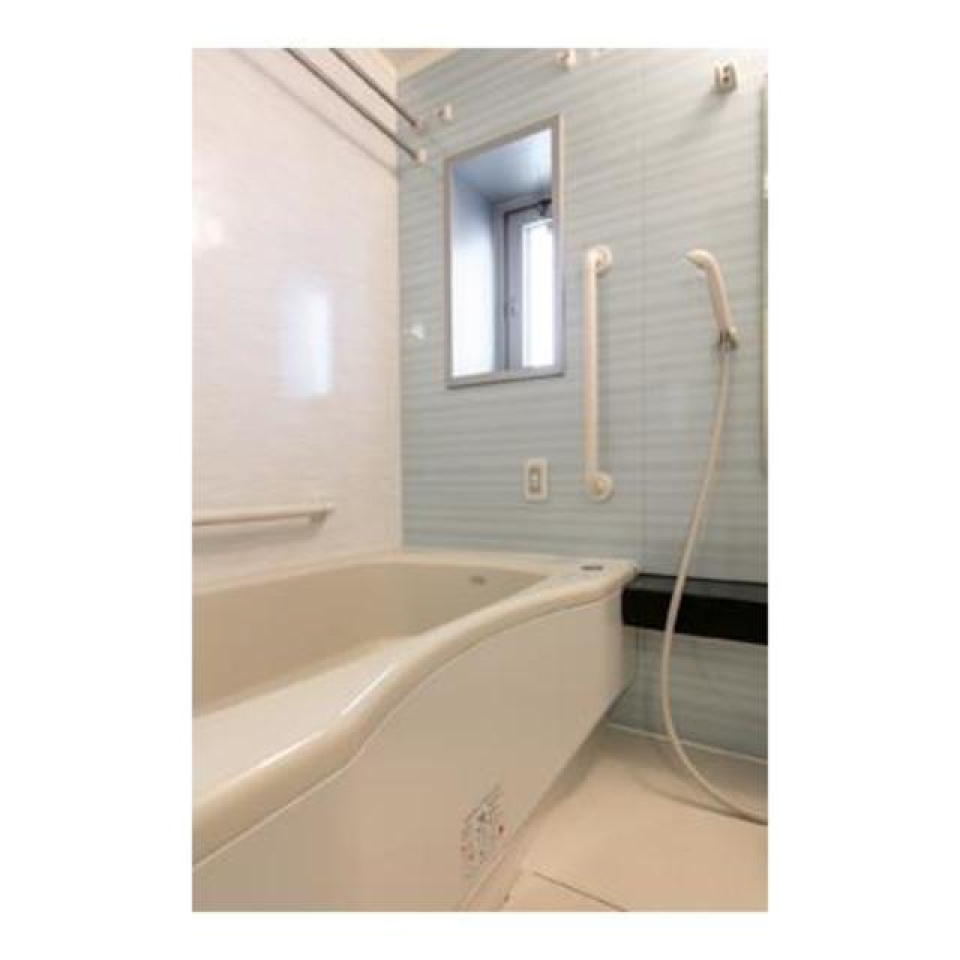 浴室にも窓があるのが嬉しいですね！※写真は同タイプ住戸です。