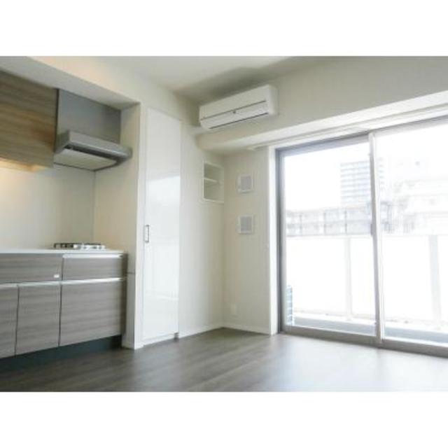 南向きなので暖かい陽射しが差し込んで心地よい。※写真は同タイプ住戸です。