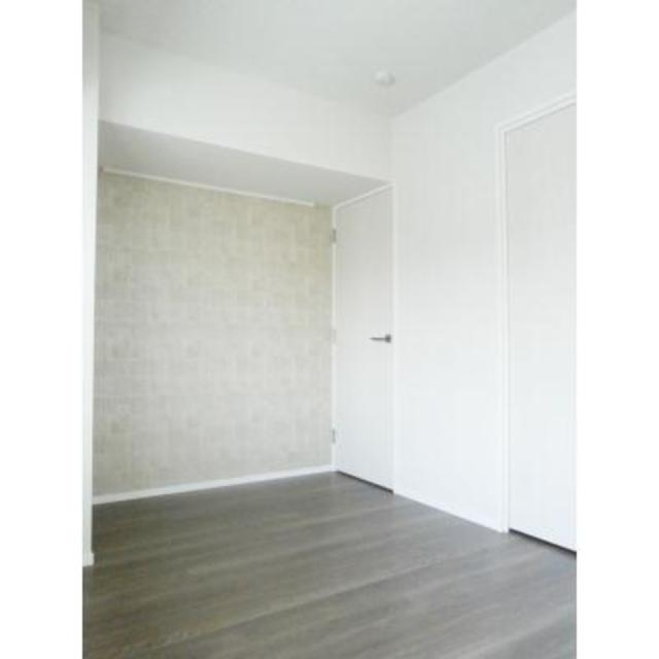 壁紙の柄お部屋のワンポイントに。※写真は同タイプ住戸です。