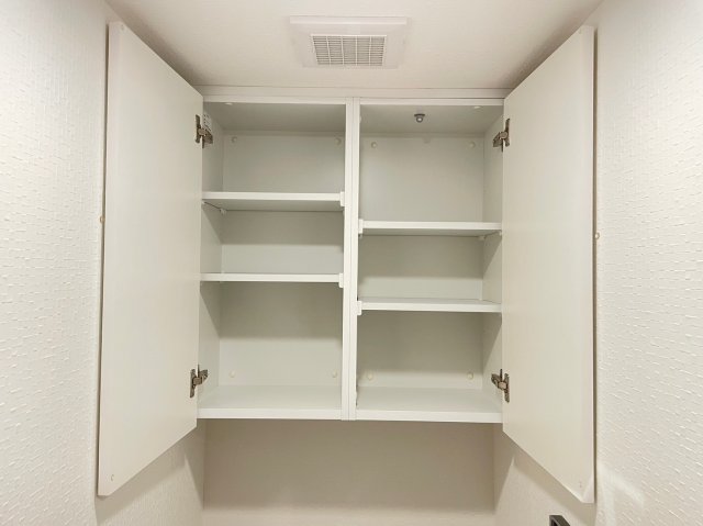 トイレ上の収納。色々入れられます！