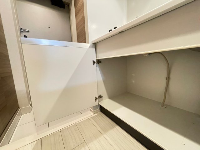 キッチン下にも収納あり