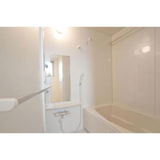 広く清潔感のある浴室です。※写真は同タイプ住戸です。