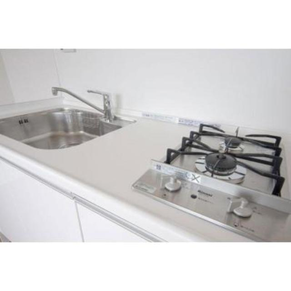 2口のガスコンロが導入されたキッチンです。※写真は同タイプ住戸です。