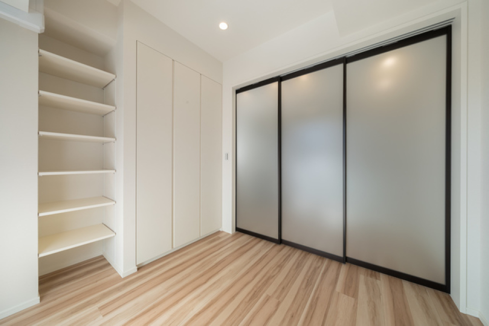 引き戸がオシャレですね♪※写真は同タイプ住戸です。