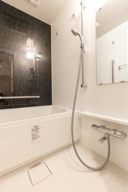 黒いパネルが落ち着いた雰囲気を演出しています。※写真は同タイプ住戸です。