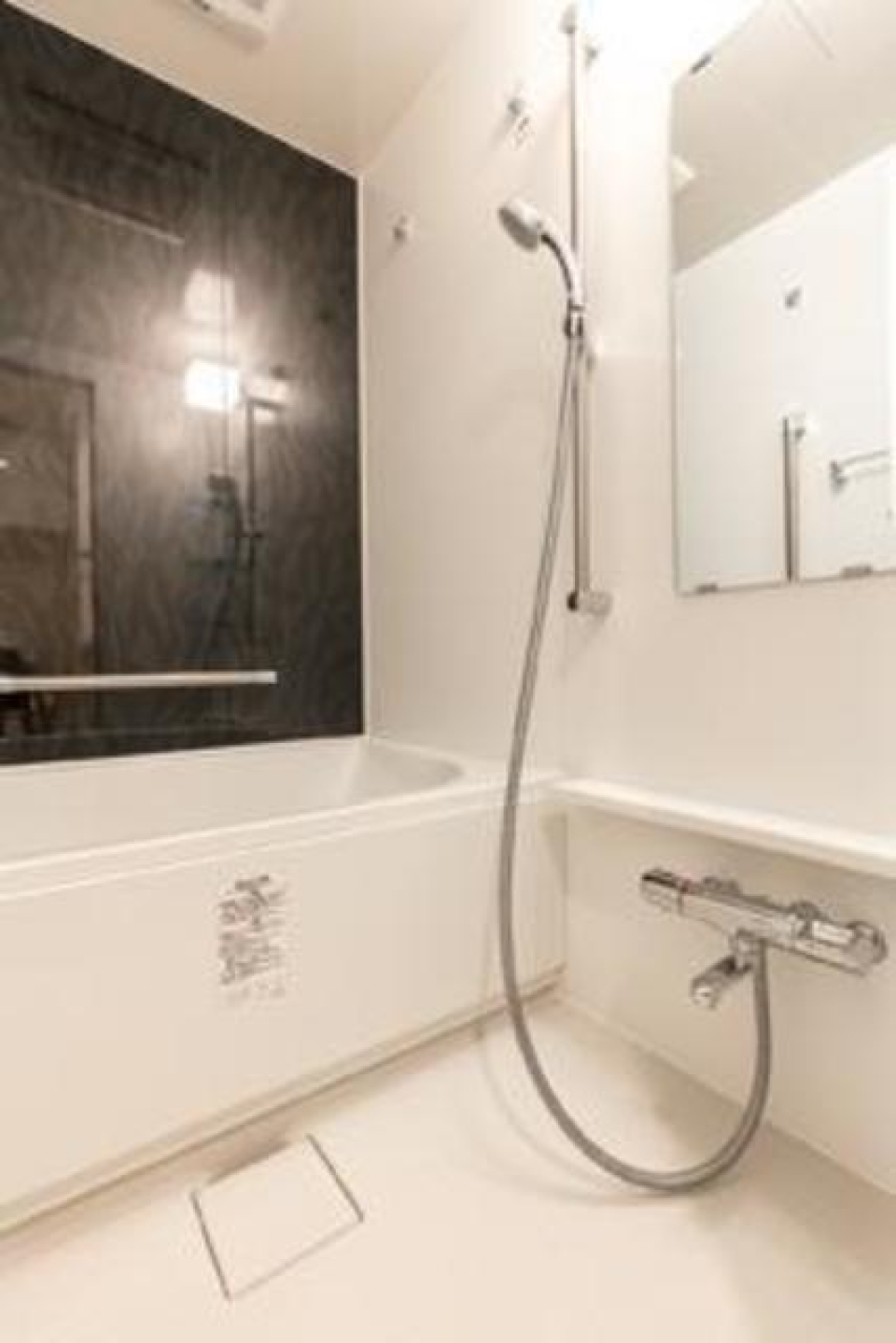 黒いパネルが落ち着いた雰囲気を演出しています。※写真は同タイプ住戸です。