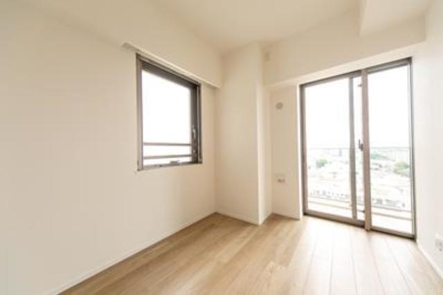 バルコニーへのアクセスが出来ます。※写真は同タイプ住戸です。