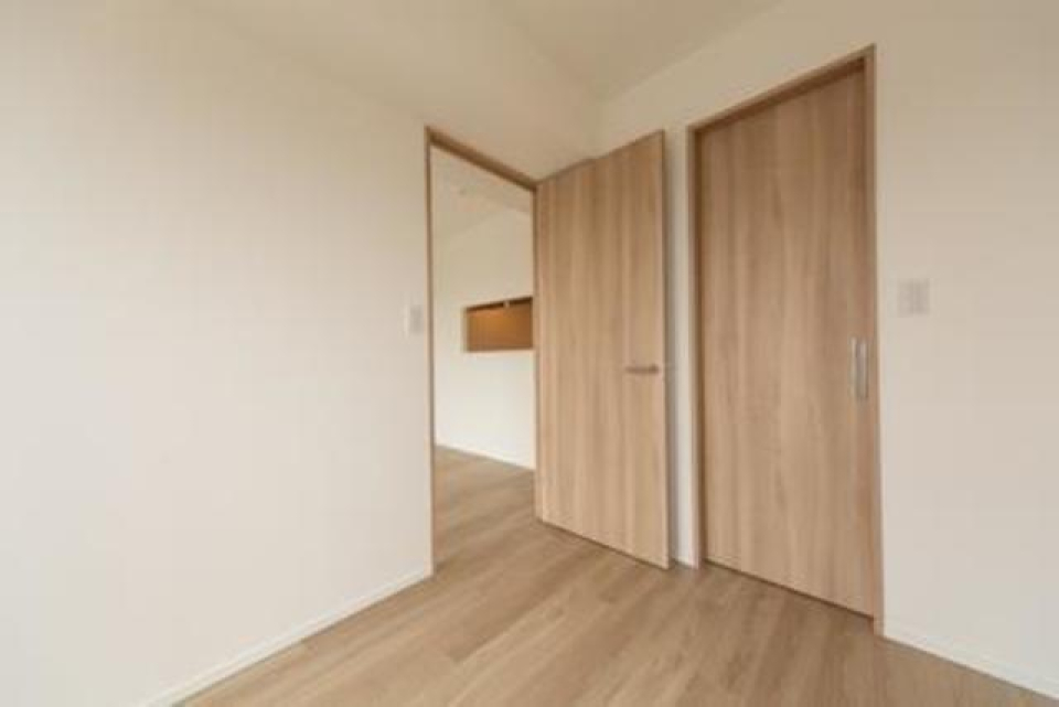 ウォーキングクローゼットにアクセスが可能。※写真は同タイプ住戸です。