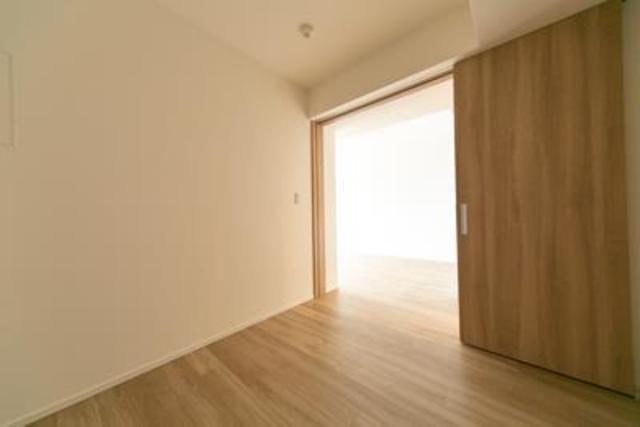 6.3帖と4.5帖の洋室があります。※写真は同タイプ住戸です。