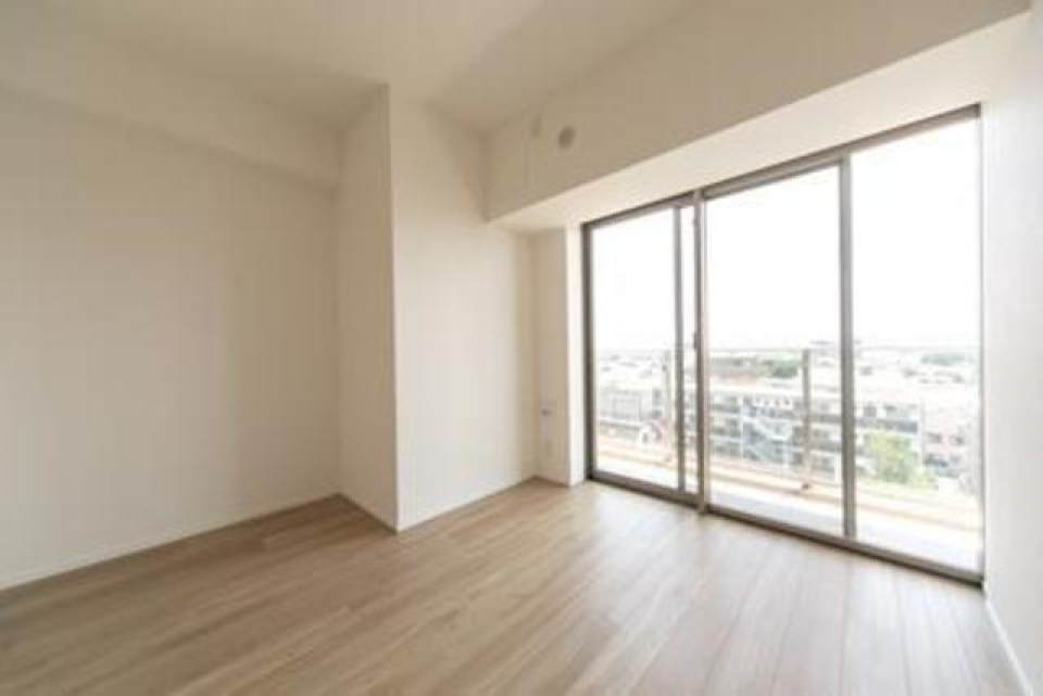 バルコニーへのアクセスが出来ます。※写真は同タイプ住戸です。