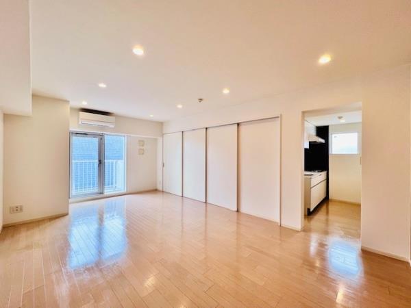 横引の扉を仕切った時の様子です。