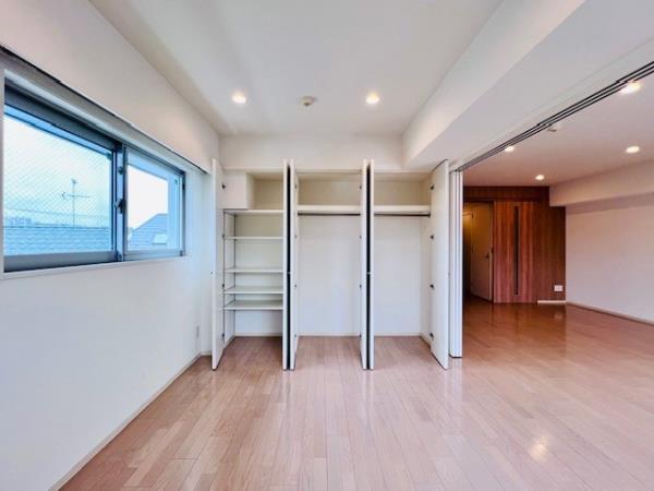 収納を開けた時の様子です。