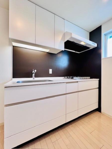 4口のガスコンロが導入されたキッチンです。