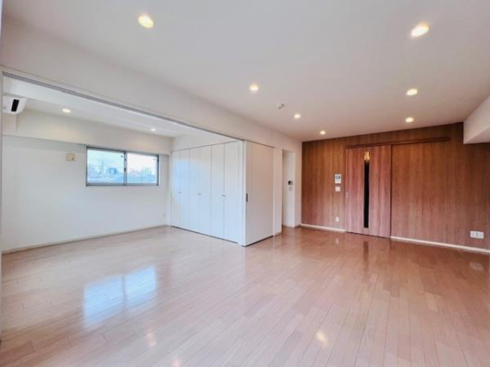 13.7帖のリビングダイニングの様子です。