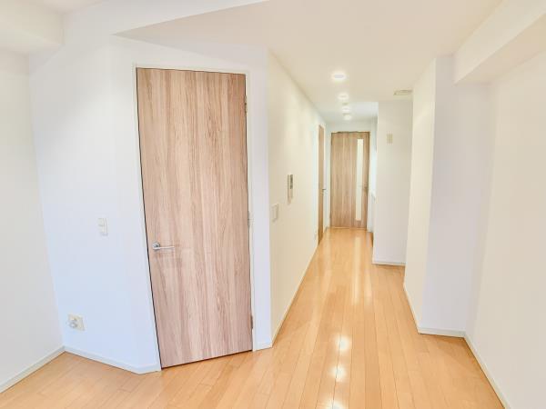 1.2帖のウォークインクローゼットにアクセスが出来ます。