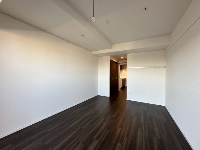 過度な装飾のないシンプルルーム※参考写真