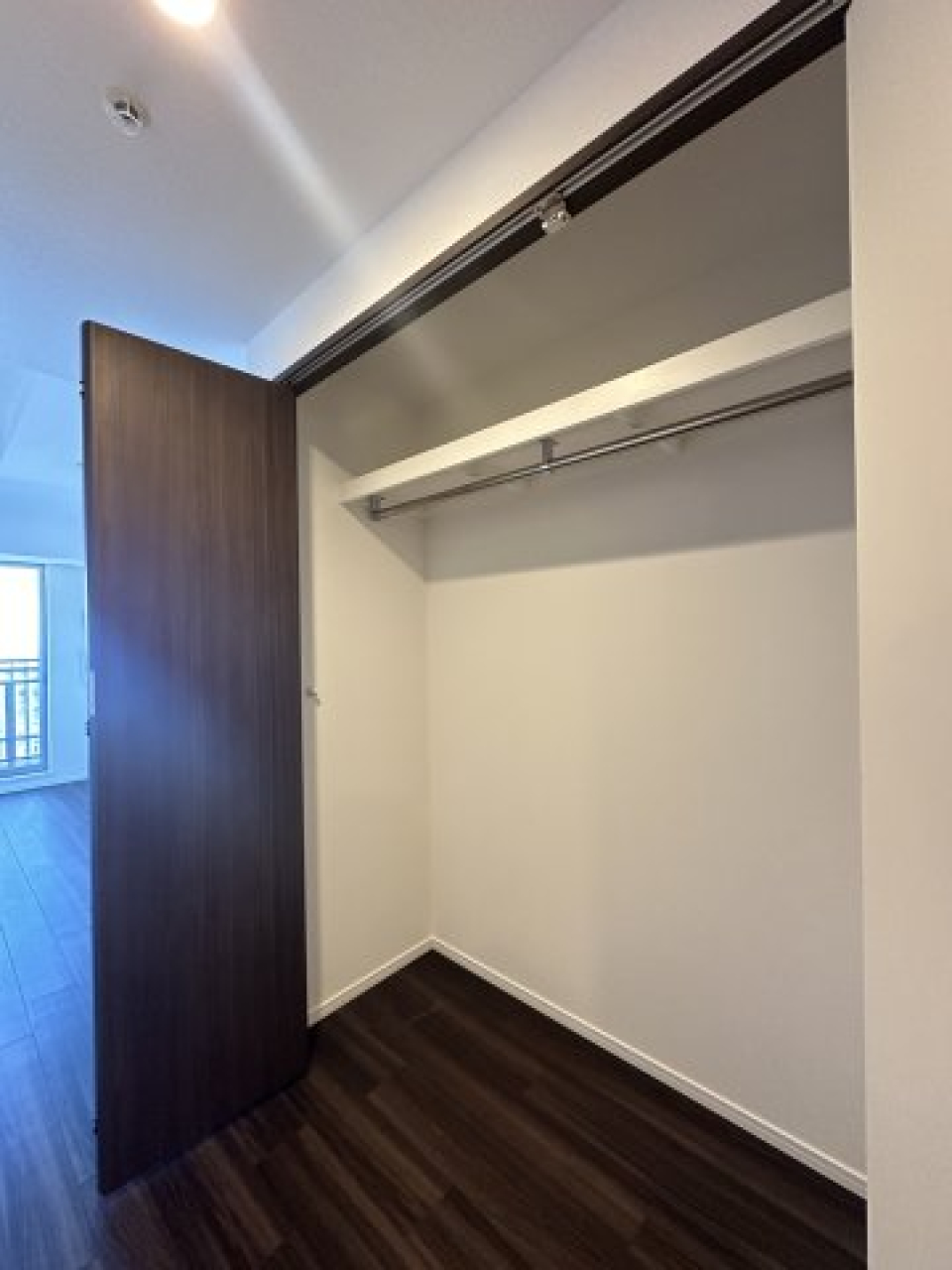 ハンガーパイプ付きの収納もあります※参考写真