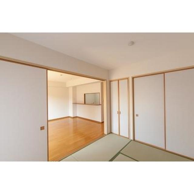 扉を開けて開放的に使ってもよし