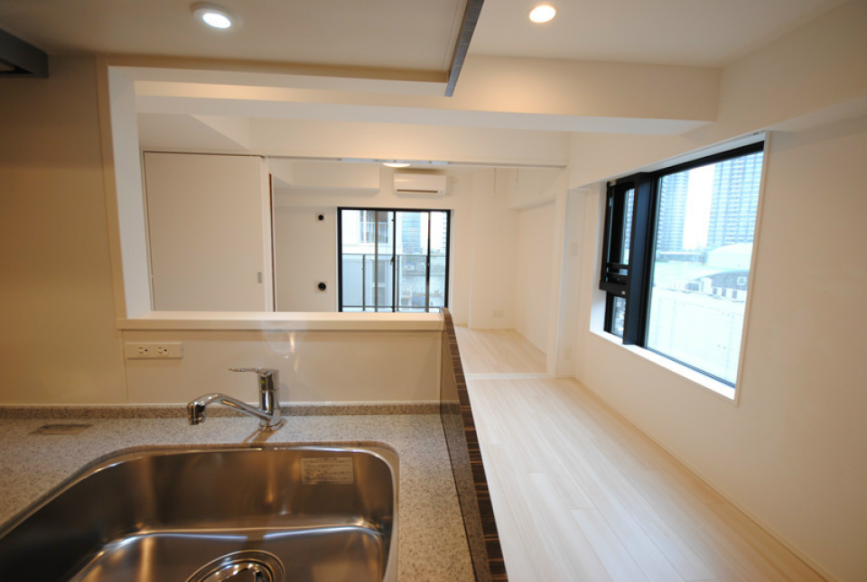 キッチンからLDKと洋室を見渡すことが出来ます。