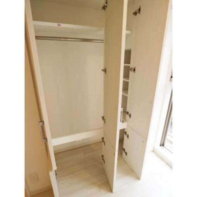 洋室の収納。※写真は同タイプ住戸です。