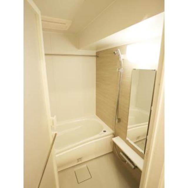 シンプルな浴室。※写真は同タイプ住戸です。