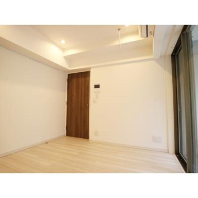 ６．８６帖のダイニングキッチンと３．０７帖の洋室です。※写真は同タイプ住戸です。