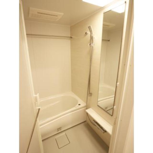 シンプルな浴室。※写真は同タイプ住戸です。