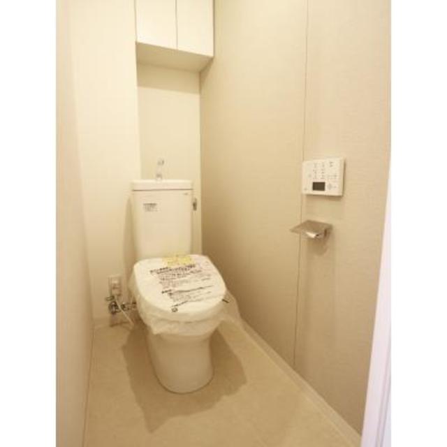 棚があるので掃除用具を整理整頓しやすそうです。※写真は同タイプ住戸です。