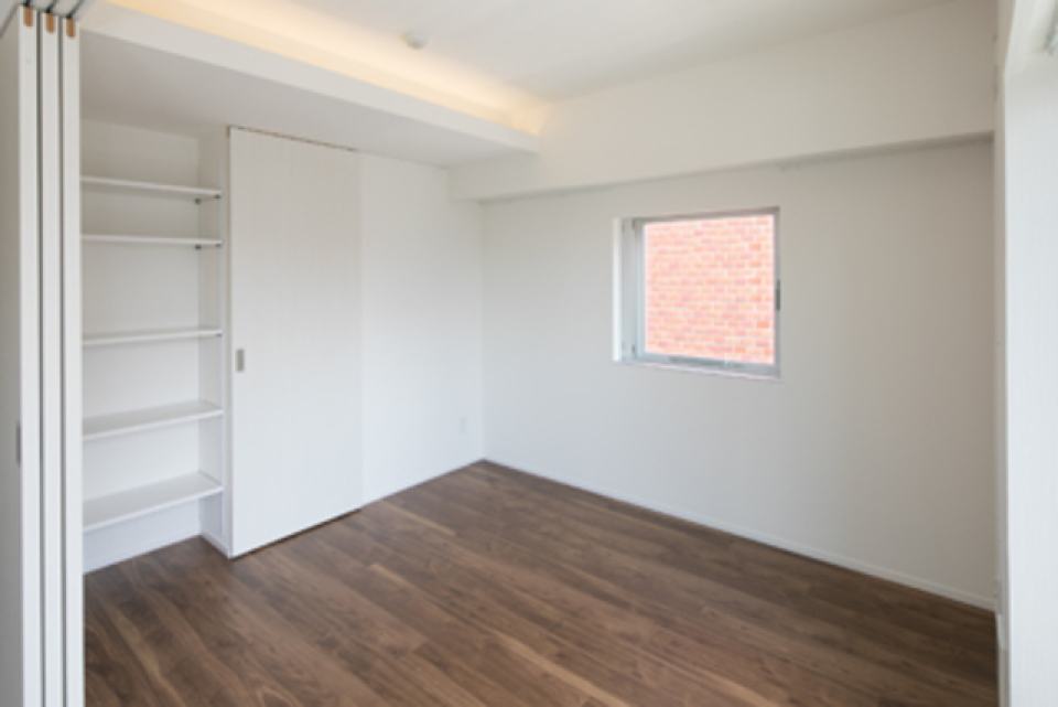 洋室に窓もついているので、光を集めるのに困りませんね！※写真は同タイプ住戸です。