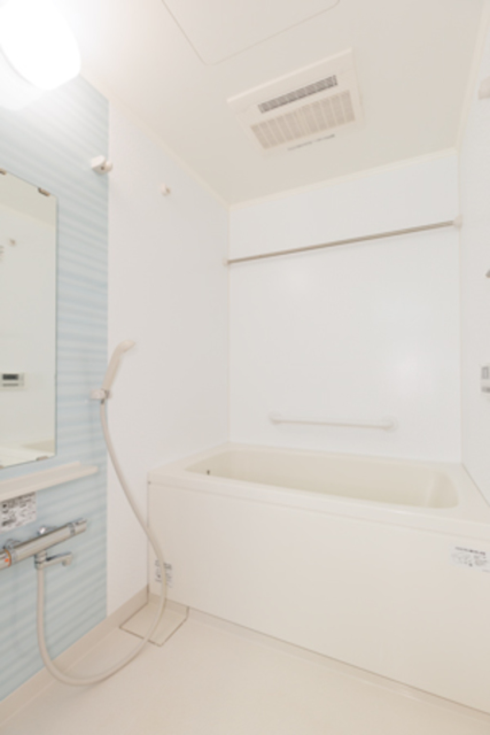 シンプルな浴室です。※写真は同タイプ住戸です。