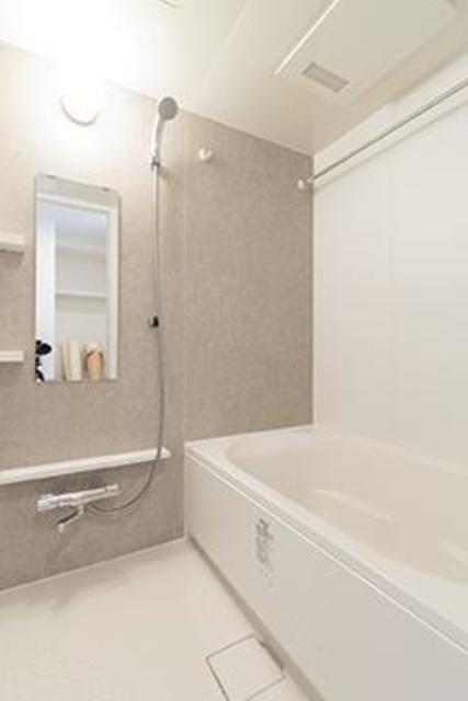 ベージュのパネルが落ち着いた雰囲気を演出しています。※写真は同タイプ住戸です。