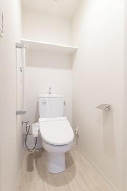 シンプルなトイレです。※写真は同タイプ住戸です。