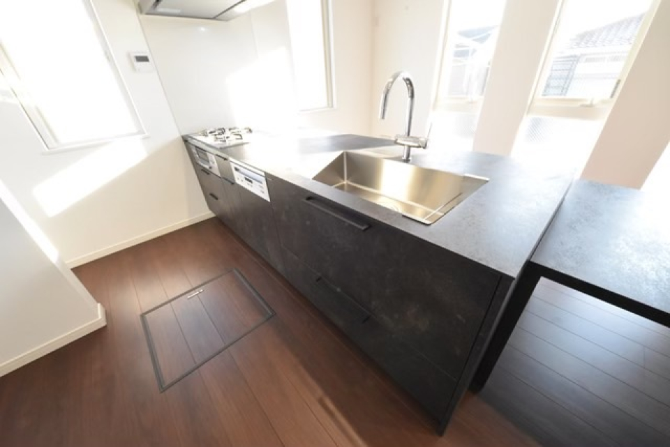 3口のガスコンロが導入されたキッチン。