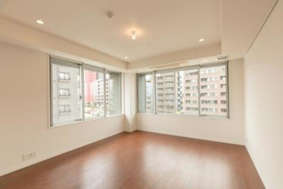 窓が二方面から入ってくるので光が入ってきますね。※写真は同タイプ住戸です。