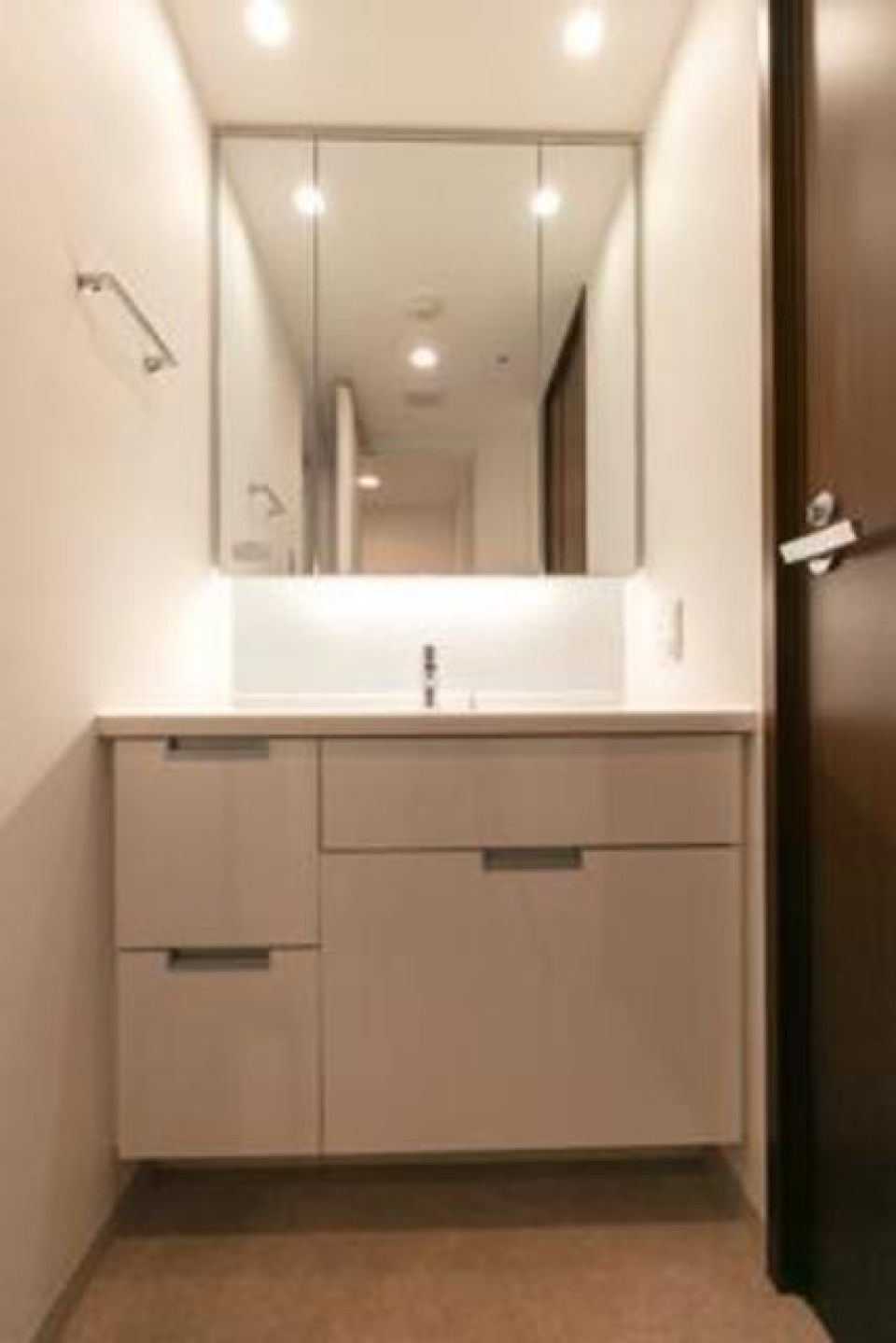 嬉しい独立洗面台。※写真は同タイプ住戸です。