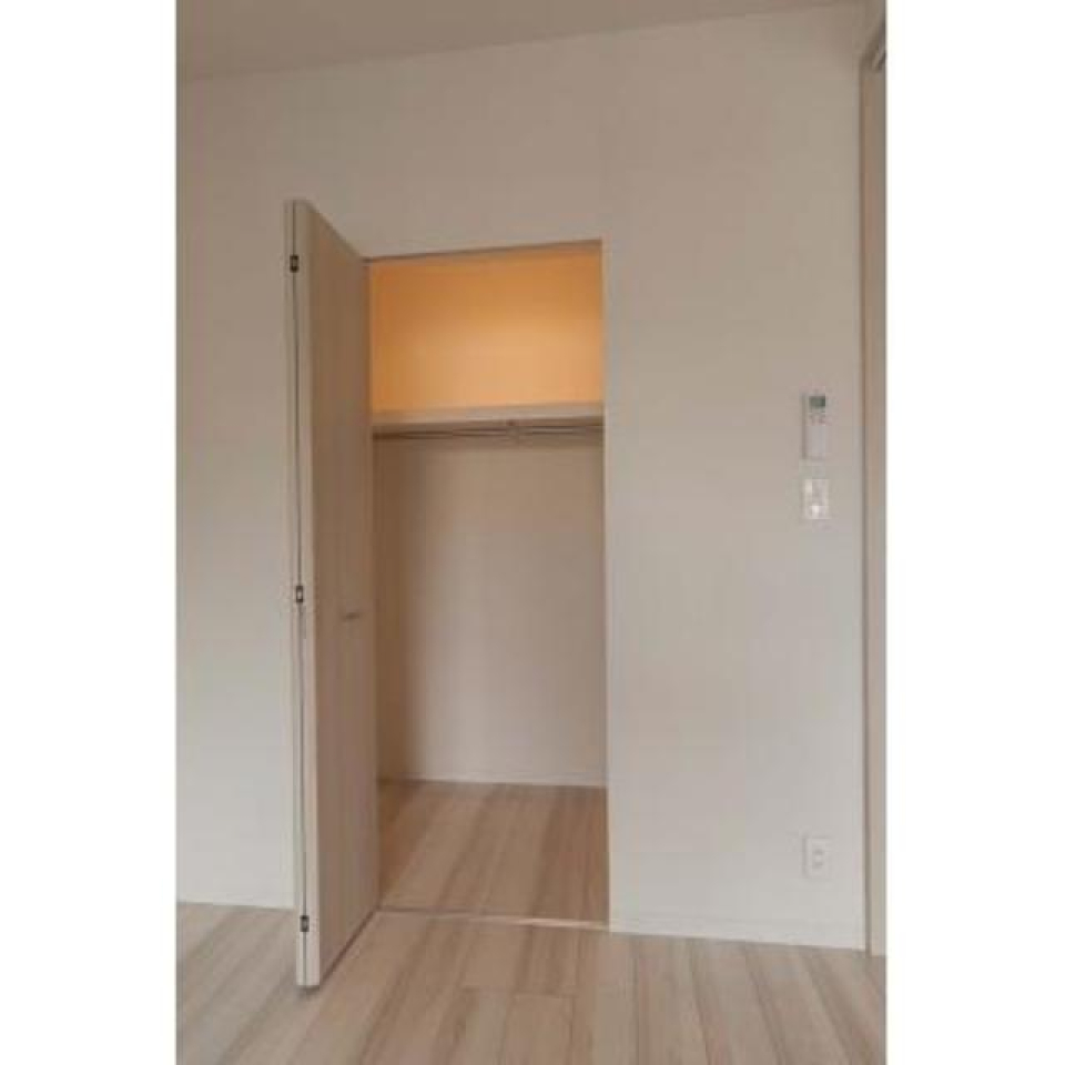 ウォーキングクローゼットです。※写真は同タイプ住戸です。