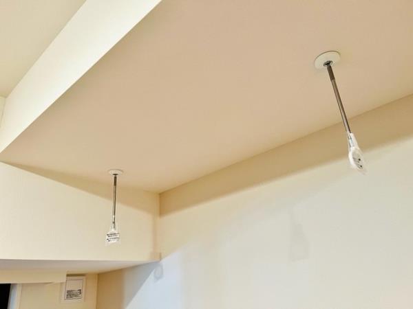 洗濯物を干せるバーがあり〼。