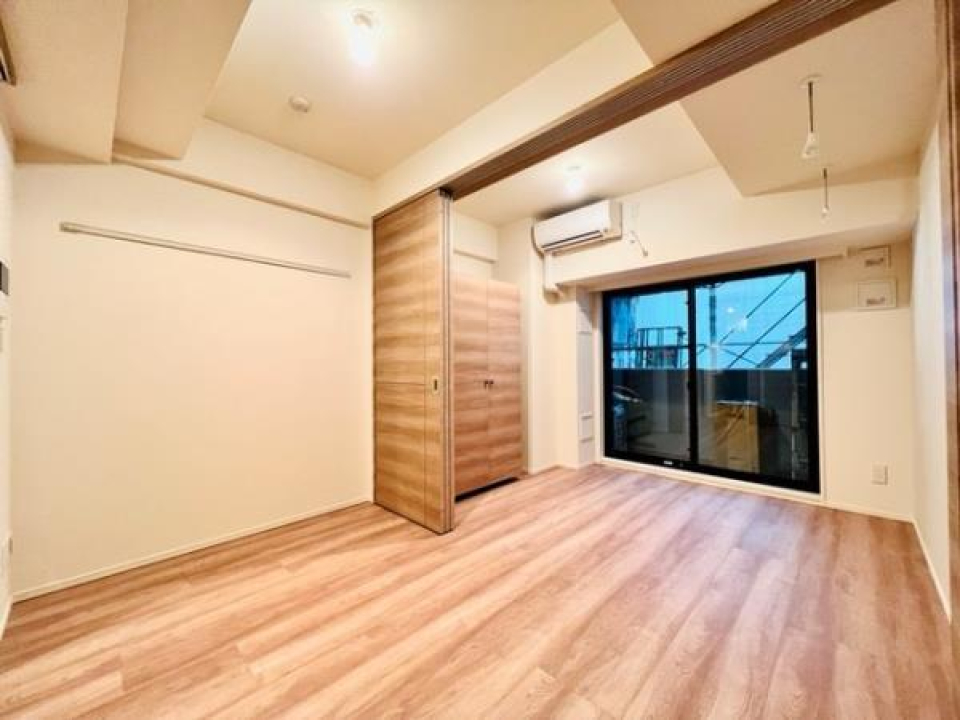 ３．９帖と４．２帖の洋室が広がります。